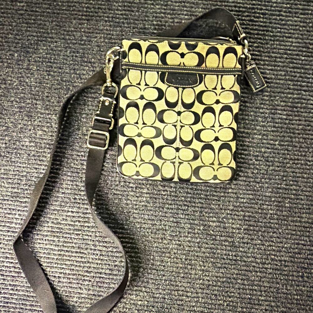 Coach Signature Optic C Jacquard Swingpack Crossbody Bag Black Tan Y2K